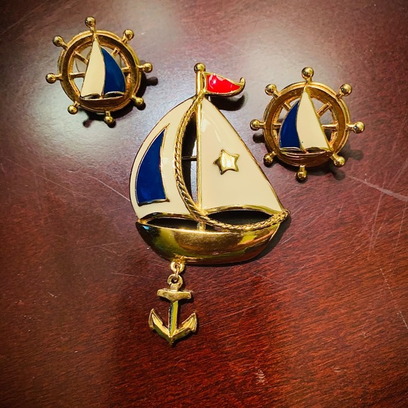 ⛴⚓️Cruise Time! ⛴⚓️Pin and Earrings - Picture 2 of 7